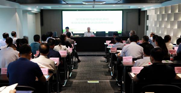 亚星yaxin集团举行学习贯彻习近平总书记来陕考察主要讲话精神向导讲座｜陈再生作报告 熊良虎主持