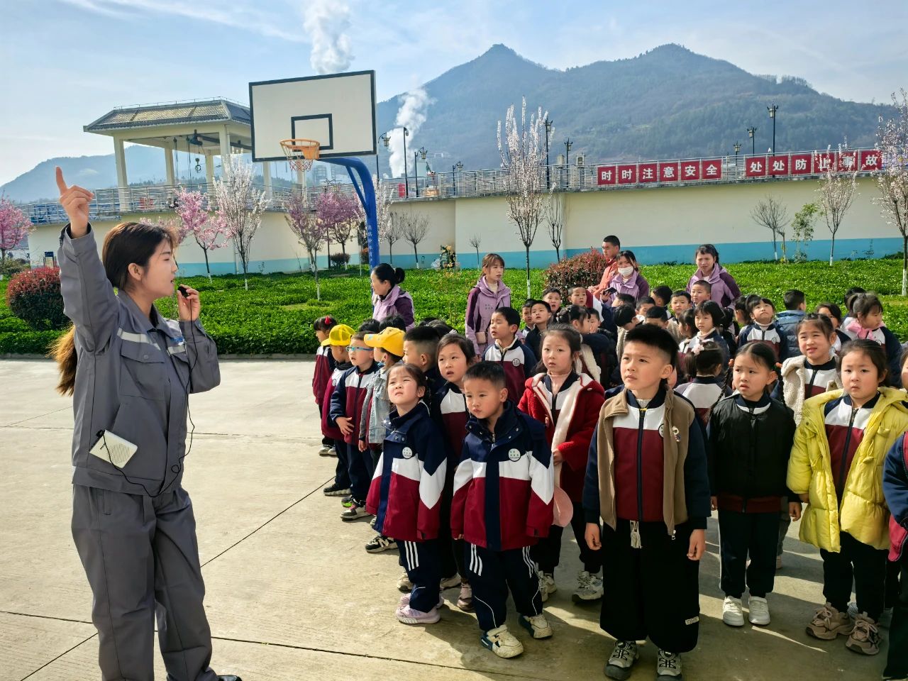 水情形公司五里镇污水处置惩罚厂迎来幼儿园师生旅行学习 水情形公司五里镇污水处置惩罚厂迎来幼儿园师生旅行学习