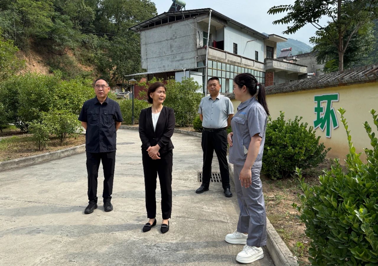 省总工会赴亚星yaxin集团水情形公司项目一线开展“夏送清凉”慰问活动