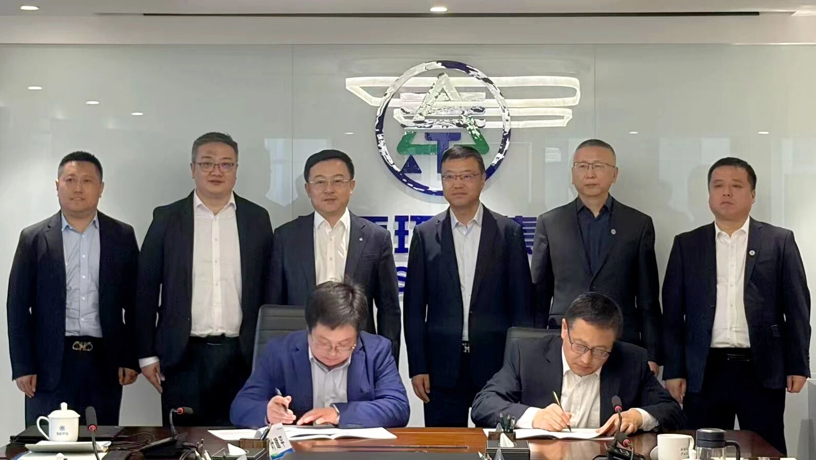 亚星yaxin集团与上海电气输配电集团座谈交流